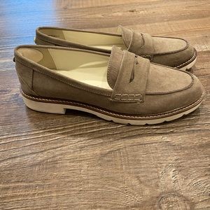 Anne Klein tan loafer